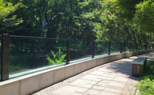 Installing Glass Wall Flood Barriers for Maximum Protection 2 Durable Glass Wall Flood Barriers
