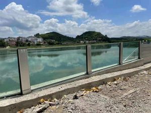 Glass-Flood-Wall-for-Project14-300x225