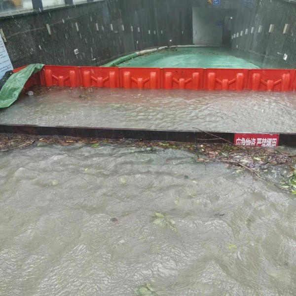 l-shaped-flood-barrier-for-garage