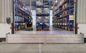 Flood Gates for Houses: The Complete Guide to Choosing Right 1 Industrial flood gates for warehouse entrance