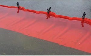 Durable L-shaped flood barriers 