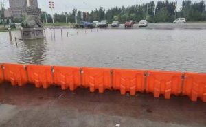 High-performance L-shaped flood barriers